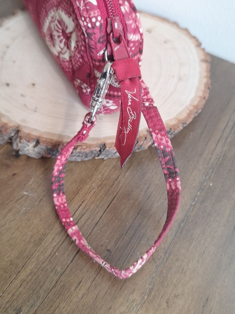 Vera Bradley Mesa Red Quilted All-In-One Wristlet Wallet - Retired Pattern - Picture 3 of 10